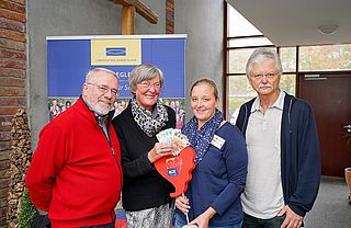 Spendenübergabe Straßenfest Akazienallee