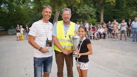 Sieger auf dem Motorrad: Johann Heider mit Tochter Antonia