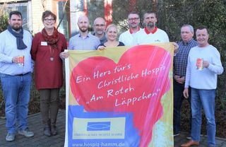 Der Betriebsrat um Vorsitzenden Wolfgang Dubberke (re) mit Marion Kleditzsch (2.v.li) 