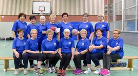 Das Team der Sportgruppe Beinhoch in der Turnhalle der Karlschule  (Foto: H. Wiemer) 