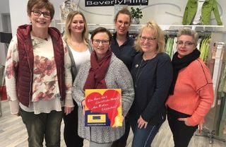 Die Veranstalterinnen des 2. Bockumer Lichterfestes zusammen mit Claudia Köck-Buggina (re) und Marion Kleditzsch (Li)