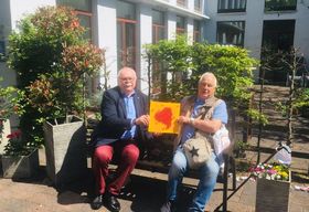Geldübergabe "Am Roten Läppchen'" mit Gerd Baumjohann (li) und Wilhelmus Couwenbergs